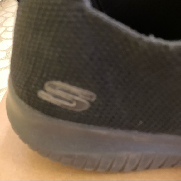 Skechers Air Cooled Memory Foam Shoes in Black.  Size 10 - Picture 4 of 4